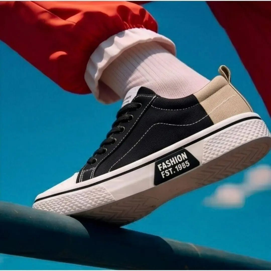 Retroglide - Men's Canvas Court Sneaker with Graphic Sole